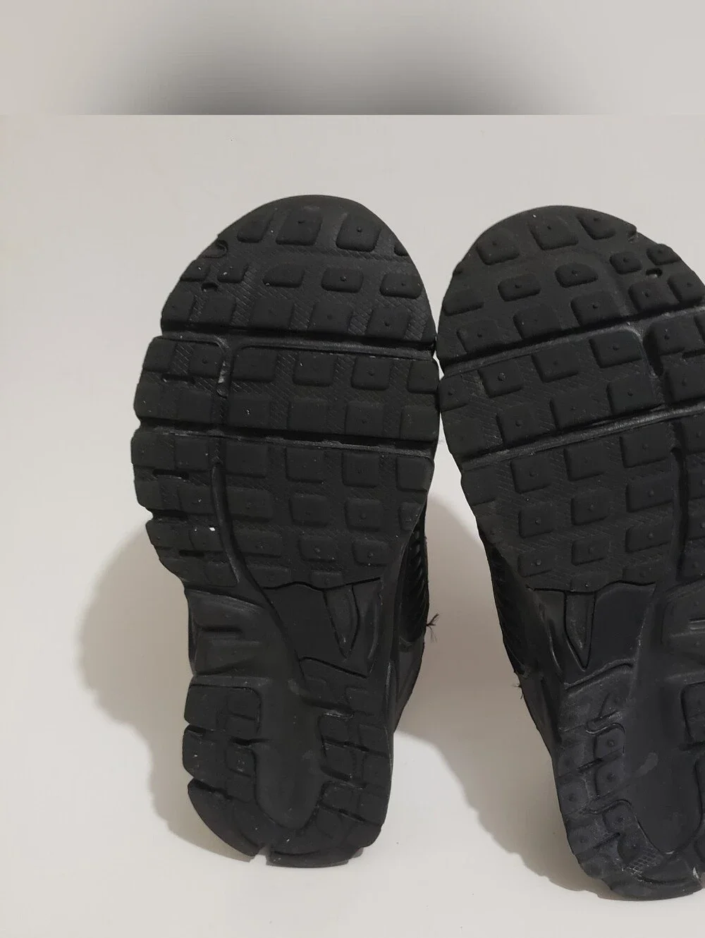 Nike Vomero 5 PS Triple Black Kids Size 2.5Y Running Shoes HF6999-007 Well Kept